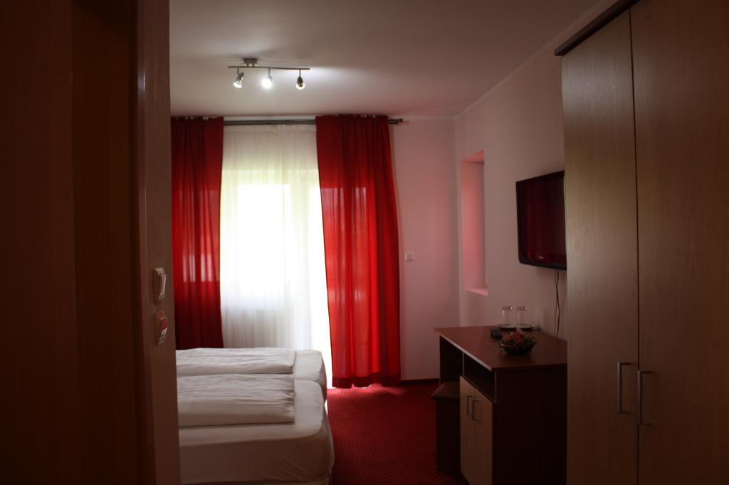 Pensiune Safrane Băile Herculane Zimmer foto