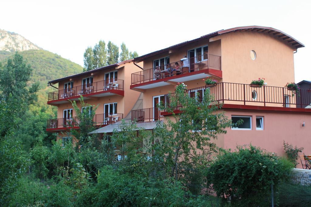 Pensiune Safrane Băile Herculane Exterior foto